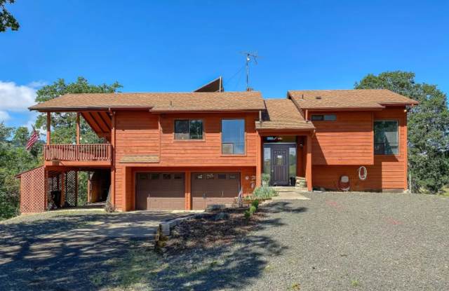 539 Hatfield Dr - 539 Hatfield Drive, Douglas County, OR 97470