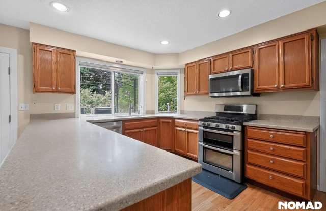 Spacious 4BR House in Tualatin Gallery 4