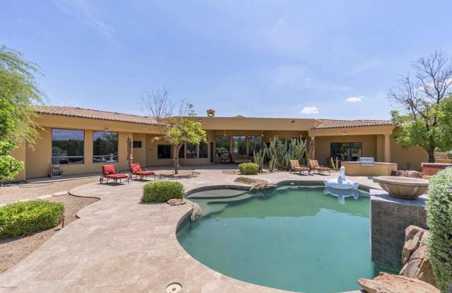 6570 N Lost Dutchman Road Gallery 2
