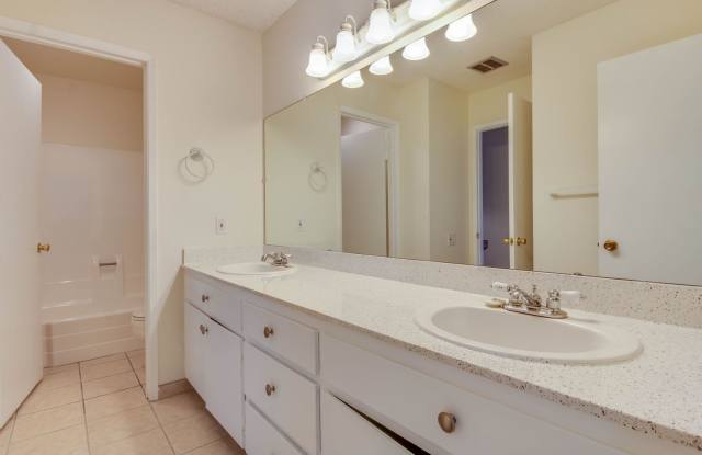 *** LIGHT  BRIGHT 3 BEDROOM 1.5 BATH HOME IN MIRA MESA READY NOW *** photos photos