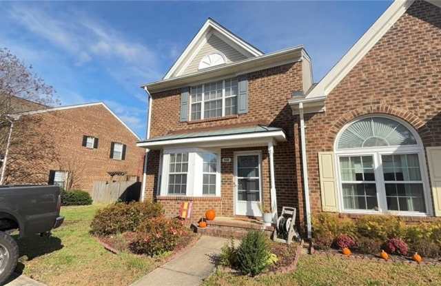 514 S Lake Circle - 514 South Lake Circle, Chesapeake, VA 23322