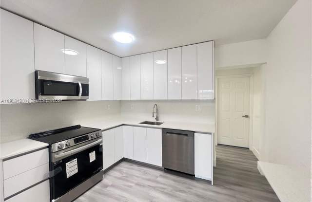 19122 NW 36th Ave photos photos