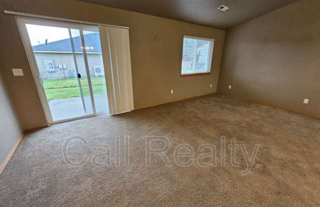 1517 N Mamer Gallery 2