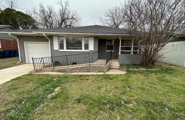 Beautiful 2 Bed 1 Bath Home Located In The Village! Will Not Last Long!! photos photos