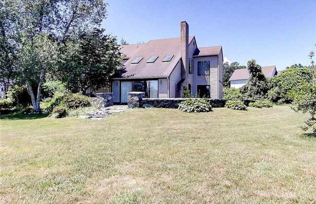 250 Peckham Avenue - 250 Peckham Avenue, Newport County, RI 02842