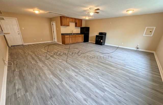 Updated Studio Apartment for $695 – New Appliances - 1300 16th Street, Lake Charles, LA 70601