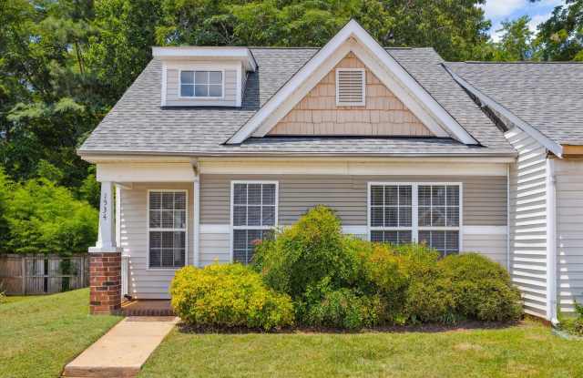 Beautiful  quiet END UNIT in quaint Olde Towne community in Rock Hill! photos photos