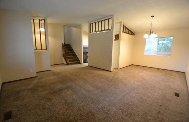 4 Bed 3.5 Bath 2 Car Garage Centrally Located Gallery 3