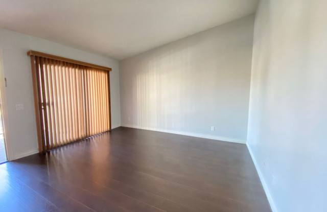 2 Bedroom Condo In Ontario!! Gallery 3