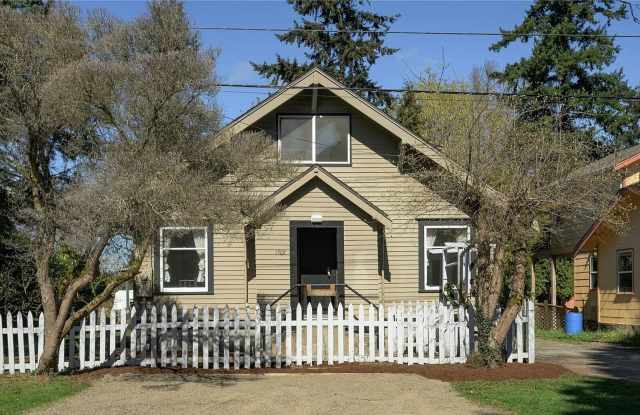 Charming Craftsman Rental in a Prime Bellingham Location photos photos