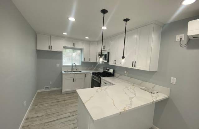 Recently remodeled 2 bed, 1 bath Condo in Central Simi Valley photos photos