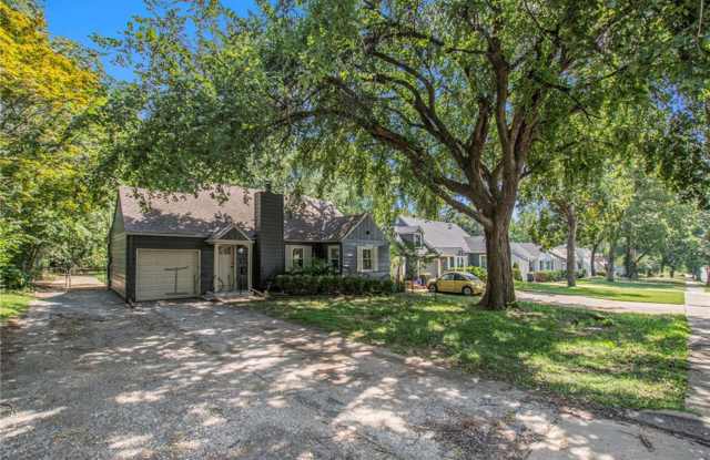 8137 Ward Parkway - 8137 Ward Parkway, Kansas City, MO 64114