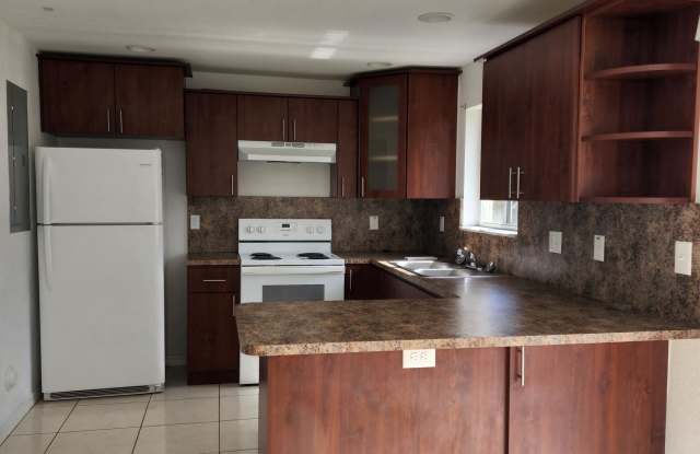 304 North 61st Terrace Gallery 2