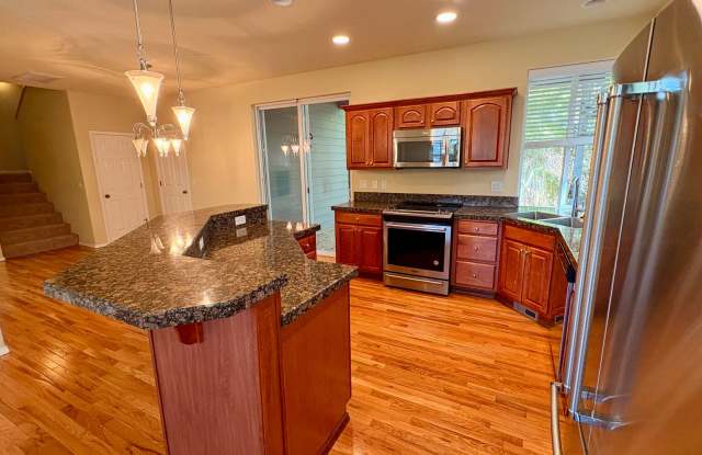 Cedar Hills/Peterkort Home – Near MAX  Hwy 217 – Apply by Oct 21, Get December Free! photos photos