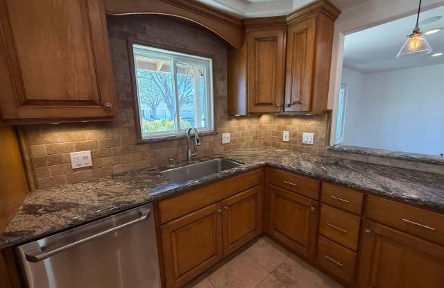 Updated 4-Bedroom Costa Mesa Home | $4,800 + Reduced Deposit & Move-In Special Gallery 4
