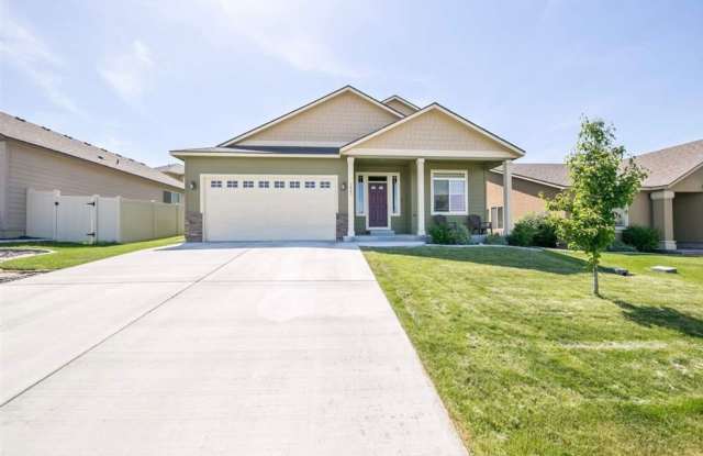 Two-Story House with Tons of Personality! Must See To Appreciate! Gallery 1