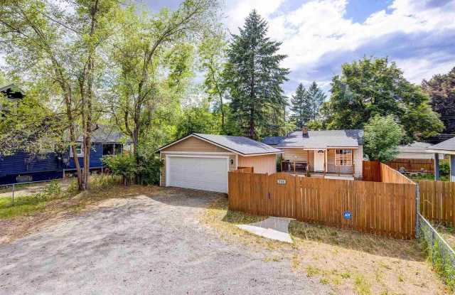 Stunning 3 Bed, 1 Bath Home on South Hill! *SPECIAL: 2 WEEKS FREE!* photos photos