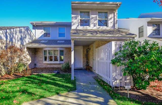 520 Hampton unit: 18 photos photos