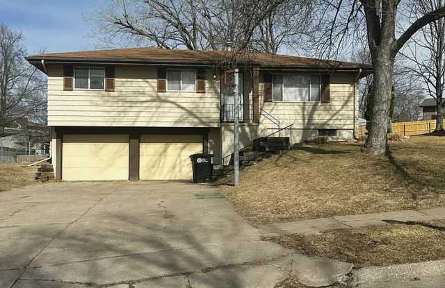 5611 S 113th St - 4 Bed/2 Bath in Millard School District | Updated Kitchen, Drive-Under 2-Car Garage, Finished Basement photos photos 5611 S 113th St - 4 Bed/2 Bath in Millard School District | Updated Kitchen, Drive-Under 2-Car Garage, Finished Basement photos photos
