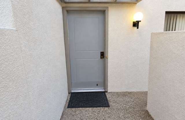 Spacious 3BR Townhome in Gated Evergreen Community Gallery 3