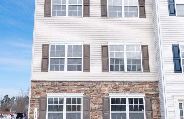 MINUTES TO QUANTICO - AVAILABLE NOW photos photos