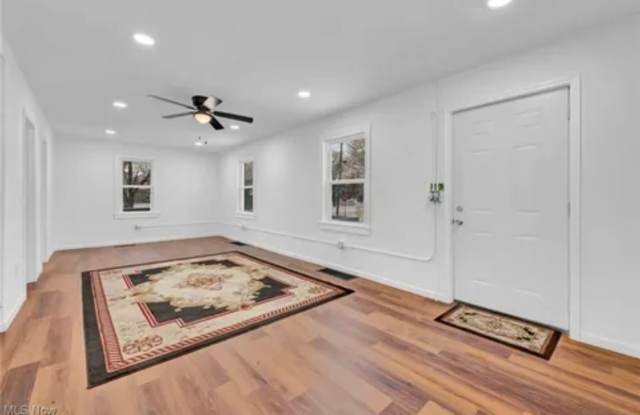 Charming 3BR House in Canton photos photos