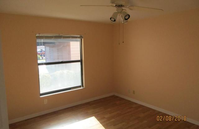 2/2 Condo with beautiful canal view - 4538 Southeast 5th Place, Cape Coral, FL 33904