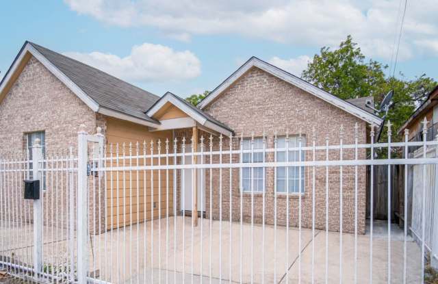 Downtown San Antonio Living Awaits photos photos