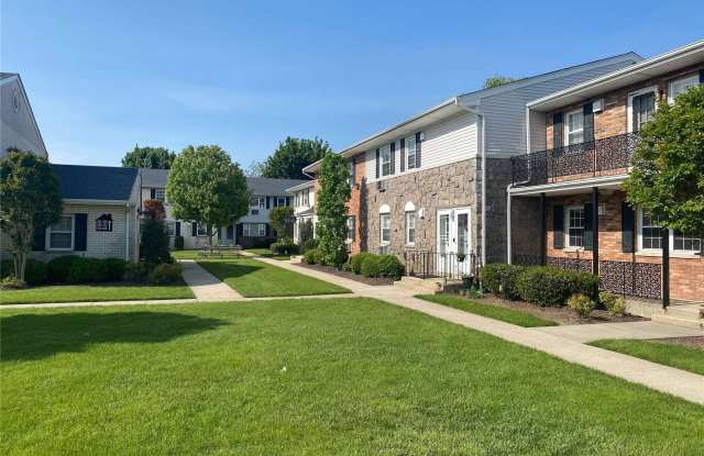 424 Kensington Lane - 424 Kensington Lane, Levittown, NY 11714