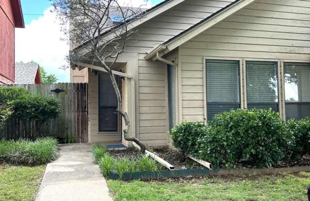 Your Cozy Escape Awaits—Charming Home Minutes from Lake Hefner! photos photos
