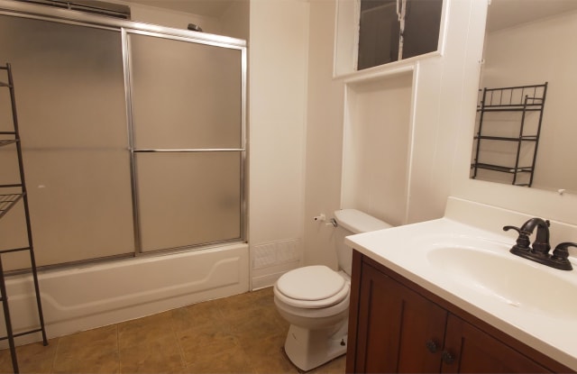 10110 White Avenue - 10110 White Avenue, Kansas City, MO 64134