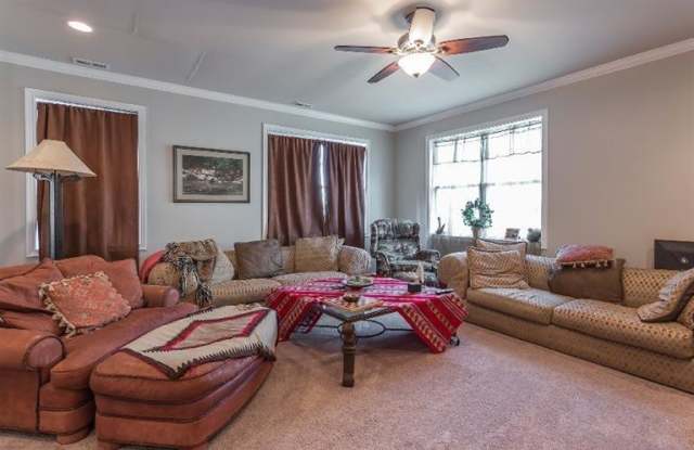 3306 Beacon Gallery 4