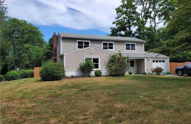 1 Lendale Place - 1 Lendale Place, Huntington, NY 11743