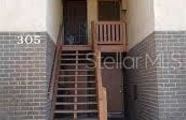 305 E WELLINGTON COURT - 305 Wellington Court, Tampa, FL 33604