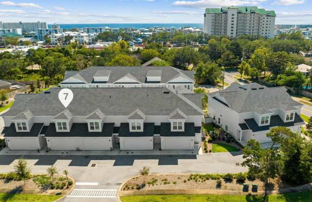 100 Beach Drive unit: 7 photos photos