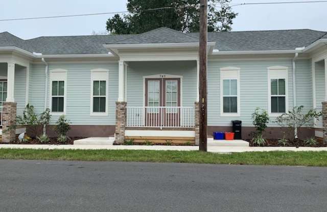 Thelma Lane - Luxury 3 Bedroom House Gallery 1