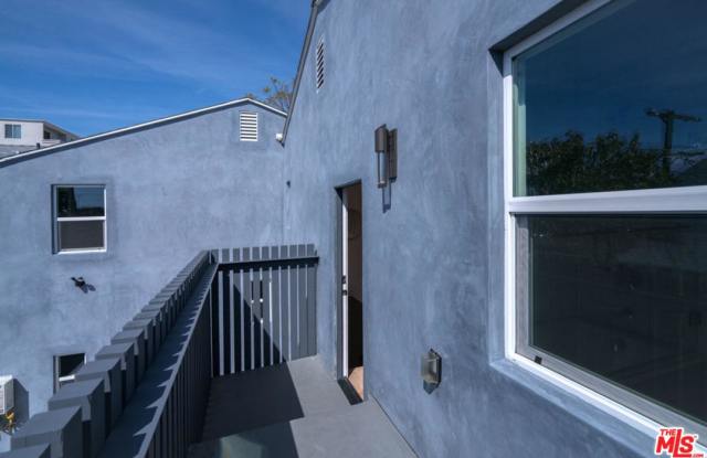 109 North FLORES Street Gallery 2