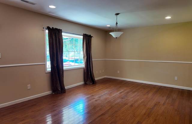 463 Old Moncks Corner Gallery 4