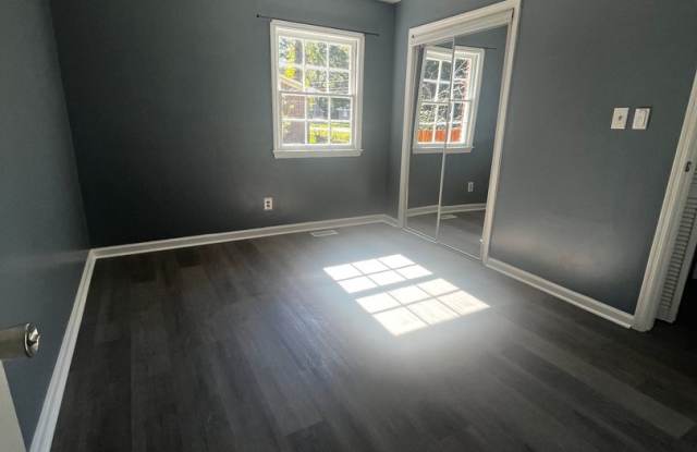 Charming 3-Bedroom Brick Ranch with Patio & Covered Parking! Gallery 3
