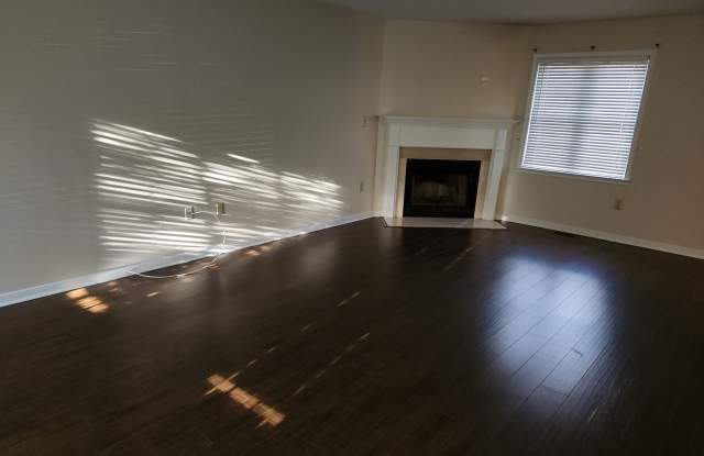 3 bed 2.5 bath home Chesterfield Fenced Yard -Manchester High area Gallery 3