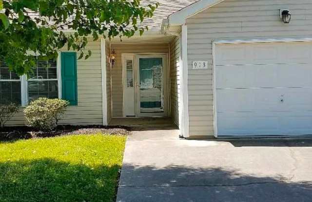 Knoxville 37934 - 2 bedroom, 2 bath condo - Contact Susan Niedergeses (865) 300-4722 photos photos