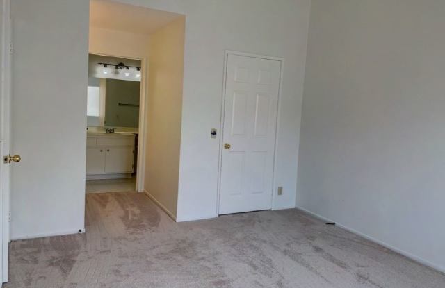 19400 Wyandotte st. #4 Gallery 2