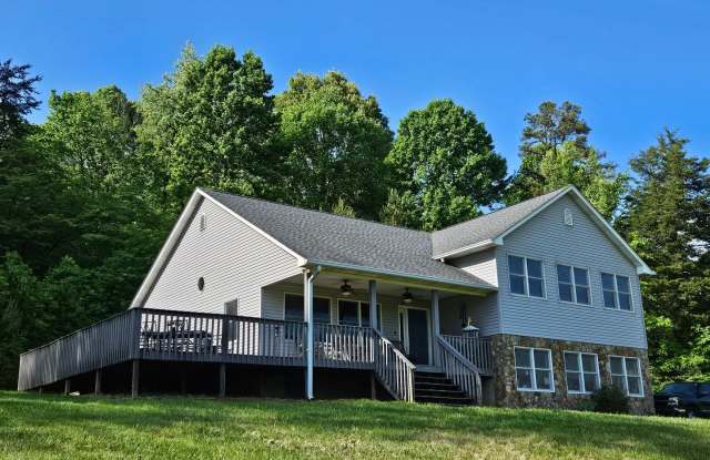 IMMACULATE TRI-LEVEL HOME IN BLUFF CITY! photos photos