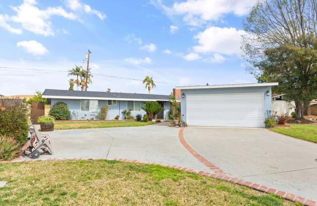 Adorable 3 Bedroom 2 Bathroom Single Story Family Home photos photos