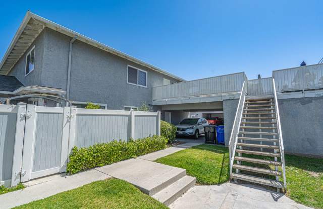Charming 2-Bedroom Condo in Bouquet Canyon Village, Saugus! photos photos