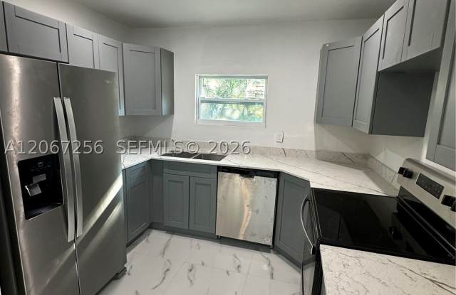 8111 N 10 Gallery 2