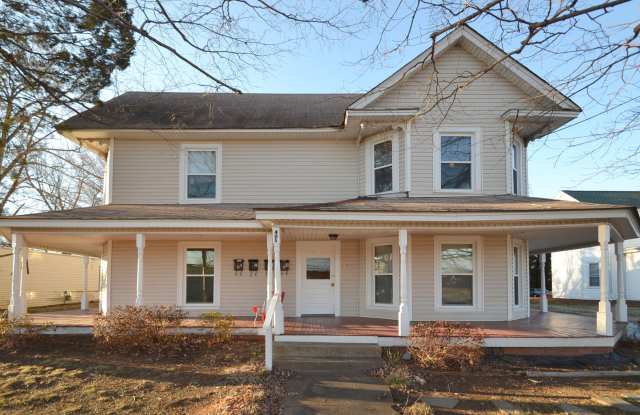 Downtown China Grove - 1 bedroom apartment in Historic home photos photos