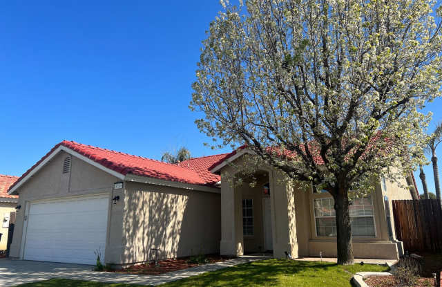 Coming Soon! Gorgeous NW 4 Bedroom 2 Bath Home! Gallery 4