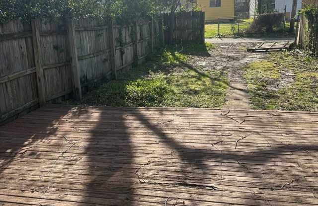 Cozy 2 bedroom home 2 blocks from Carondelet Park Gallery 4
