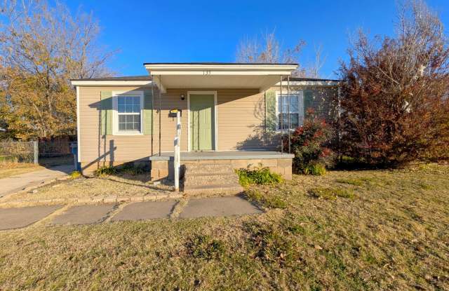 Cute Remodel in Great Location! - 135 West Lilac Lane, Midwest City, OK 73110